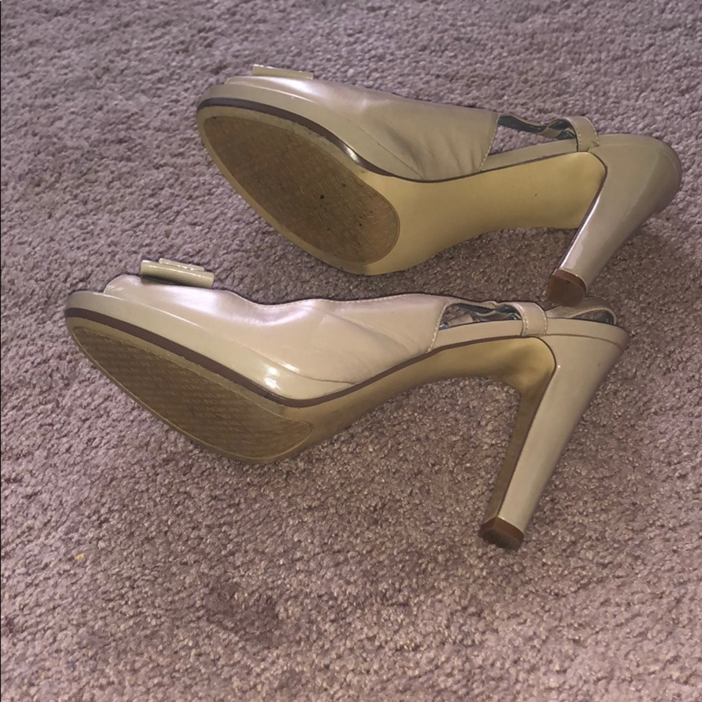 Shoes - Picture 4 of 4
